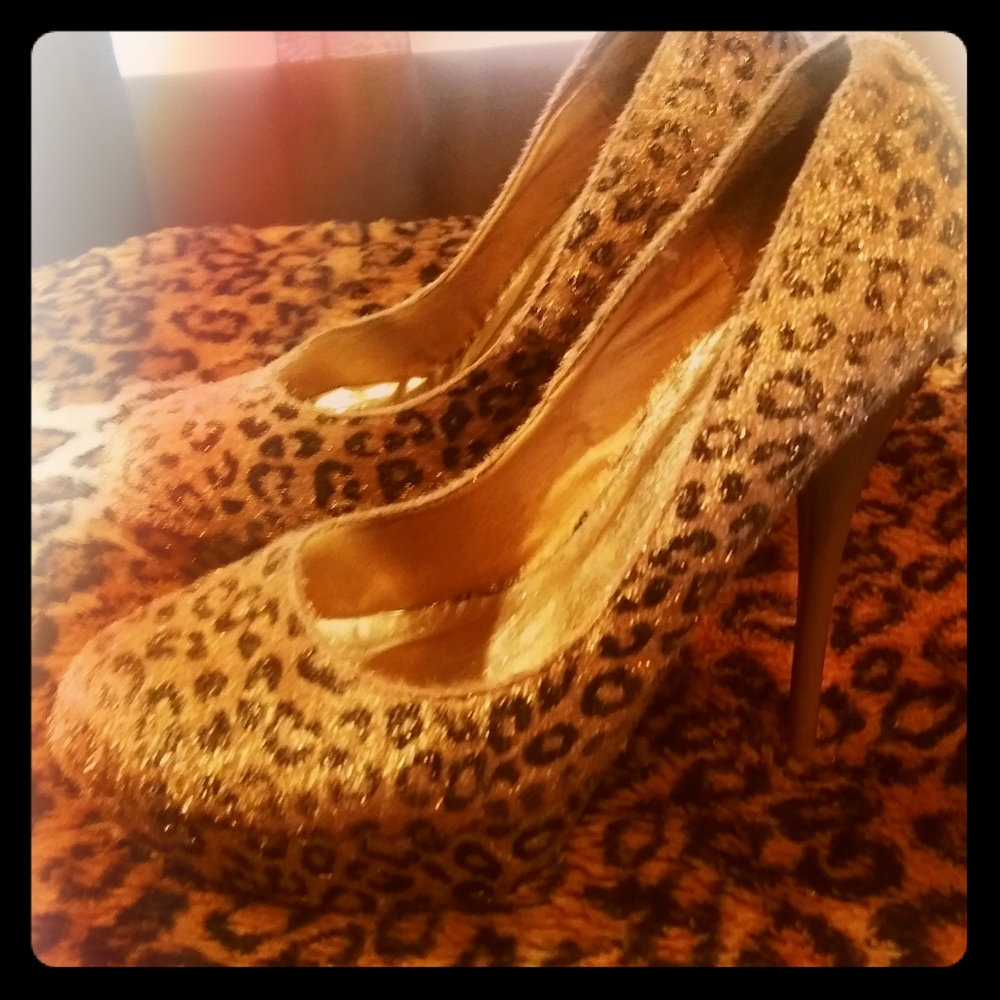 Deb leopard print stilettos in great condition